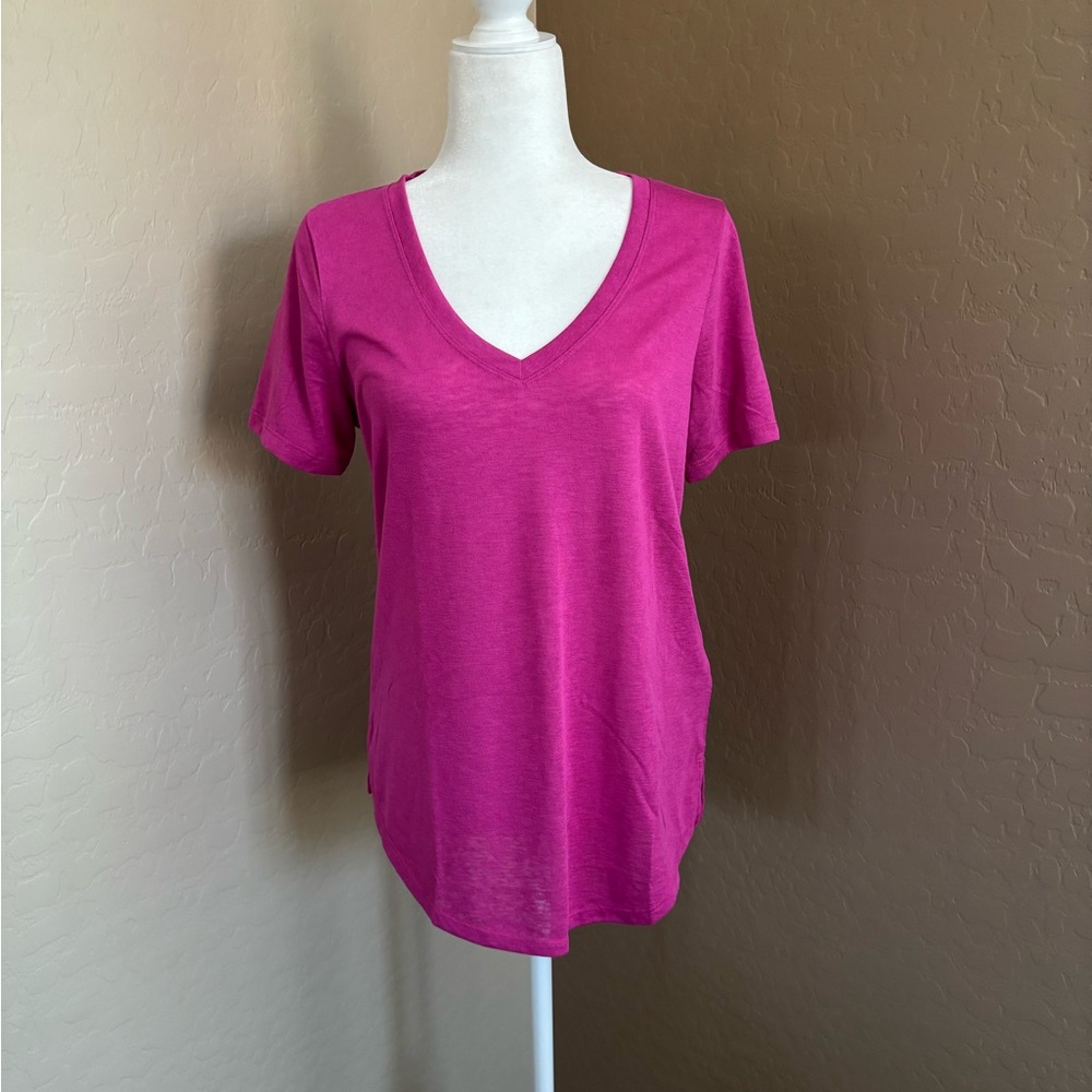 ATHLETA 🩷 Breezy Scoop VNeck Tee